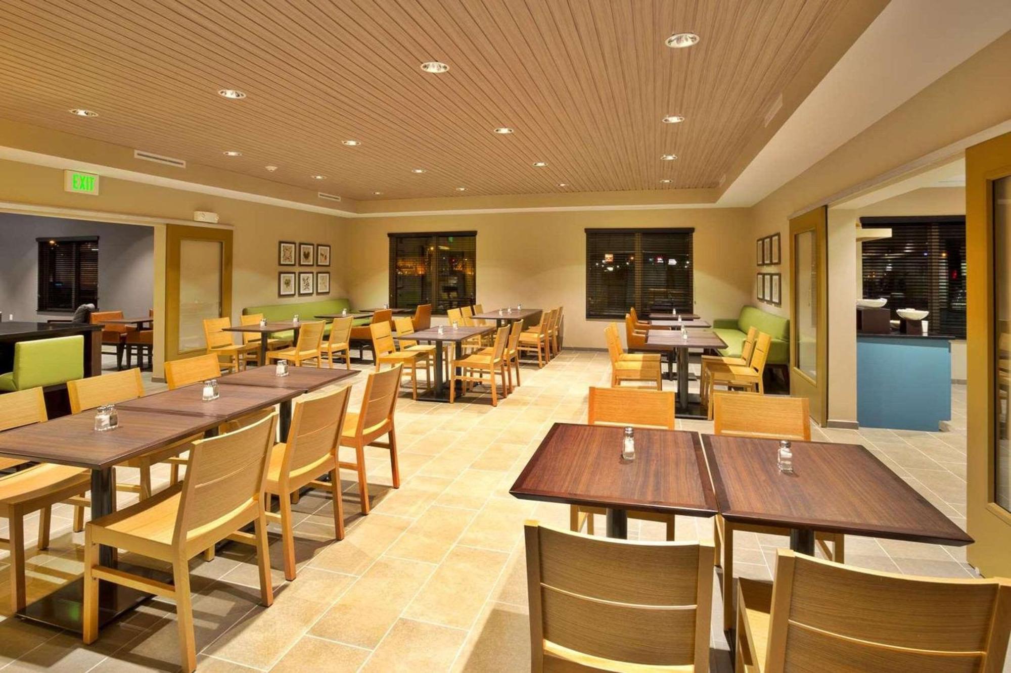 Country Inn & Suites By Radisson, Springfield Southeast Extérieur photo